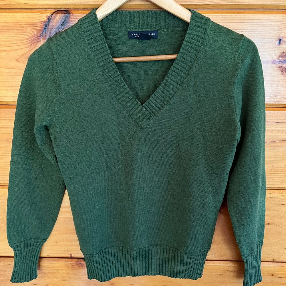Banana Republic Green V-Neck Sweater